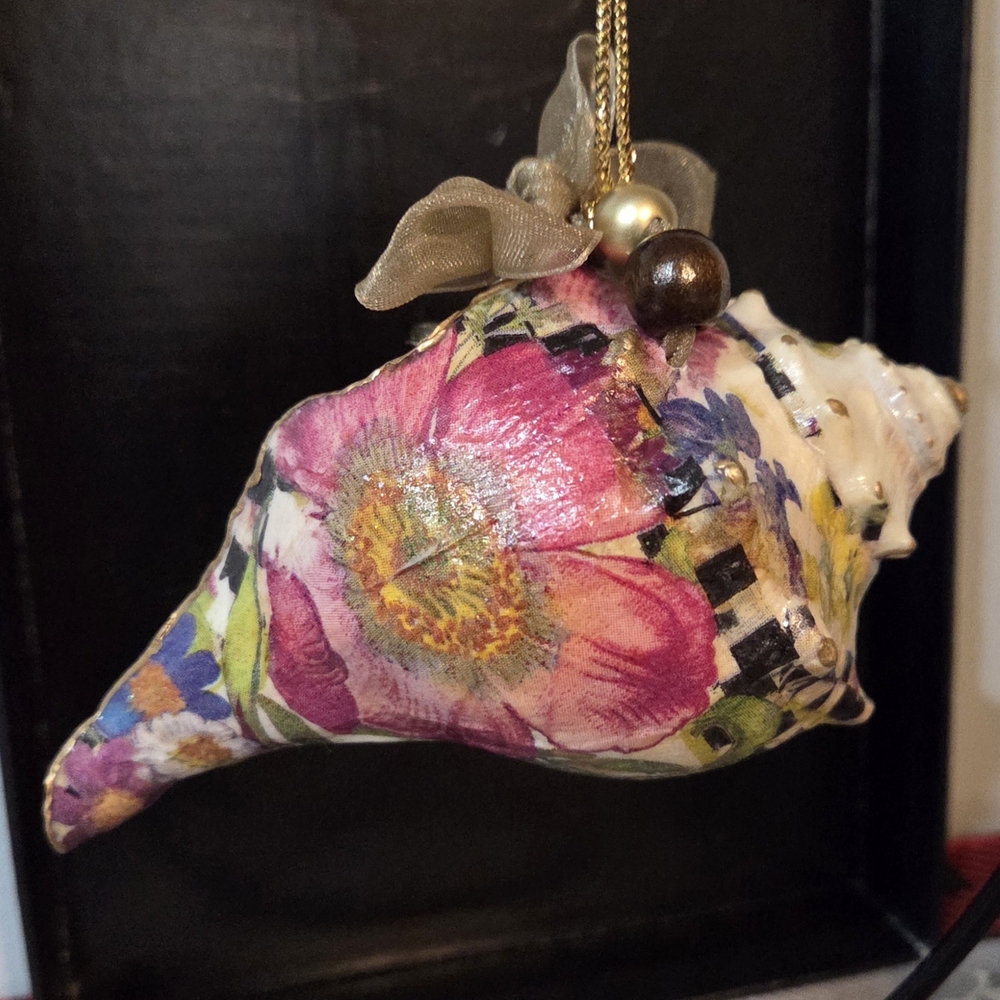 MacKenzie Childs Inspired Design Of Welk Shell/Aromatic Ornament